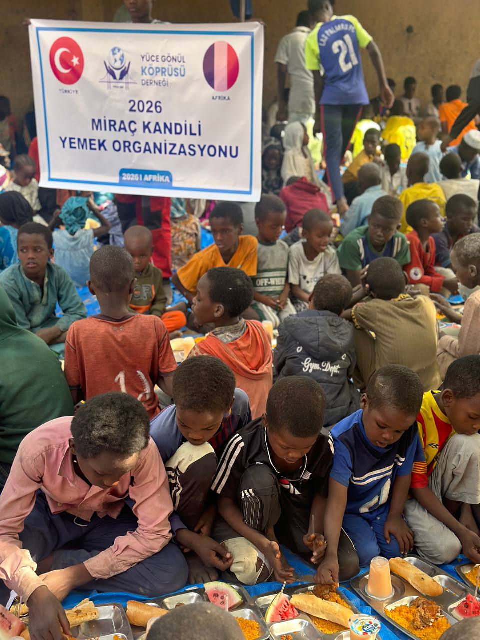 15 OCAK MİRAÇ KANDİLİ YETİMLERİN YÜZÜNDE TEBESSÜM OLDUK